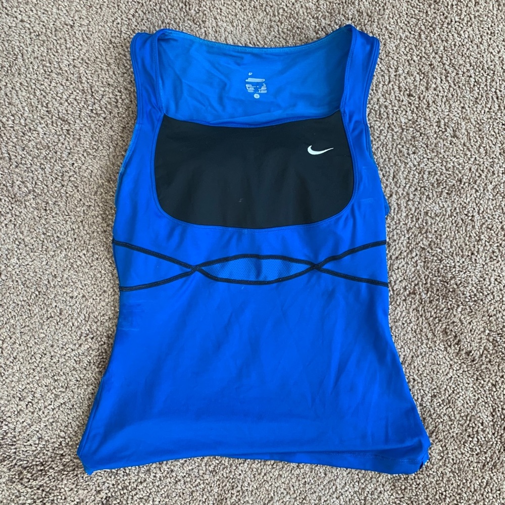 Women’s Nike workout shirt.